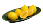 Скачать PNG картинку на прозрачном фоне Целые и половинки лимона на тарелке