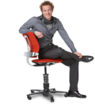 Скачать PNG картинку на прозрачном фоне Мужчина сидит в офисном кресле, ногу на ногу положил, смотрит вперед