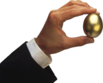 Скачать PNG картинку на прозрачном фоне Золотое яйцо в руках